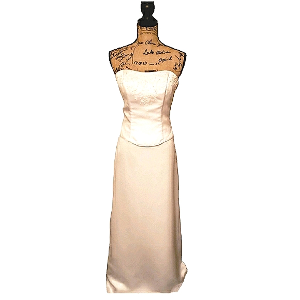 Raylia Designs 2 pc White Satin Gown 10 NWT
